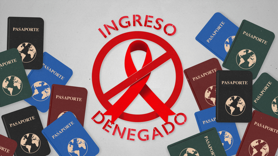 Pasaportes junto a un lazo rojo símbolo del sida y el mensaje de "Ingreso denegado"