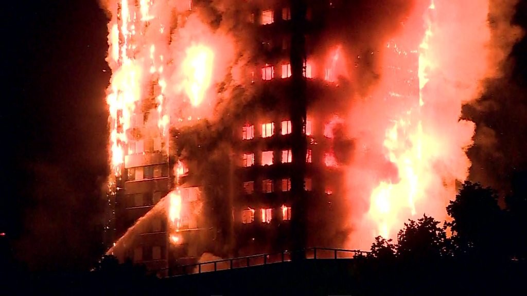 写真で見る】 ロンドン公営高層住宅火災 - BBCニュース