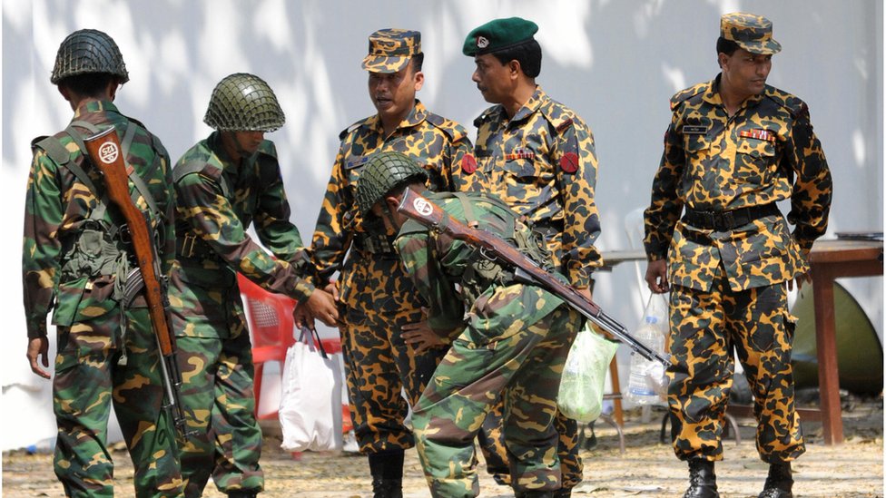 Yetuk rus porno tomosha.