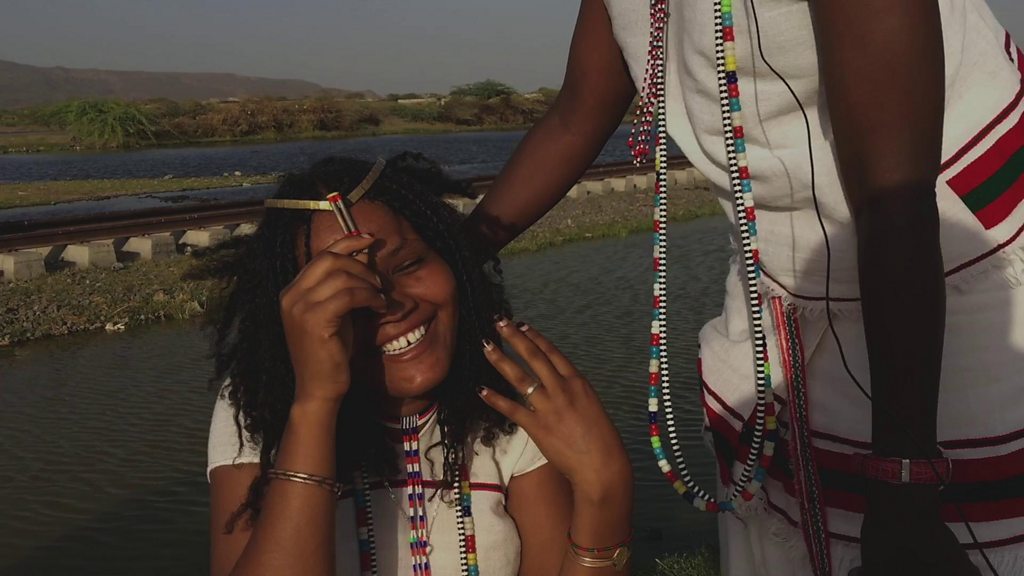 Uretra jinsiy olatni ichiga kiriting