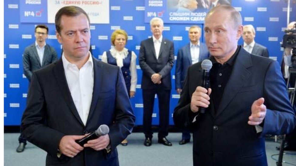 Yoqimli yosh dumba bilan porno Ayol oshpazlarning porno suratlari