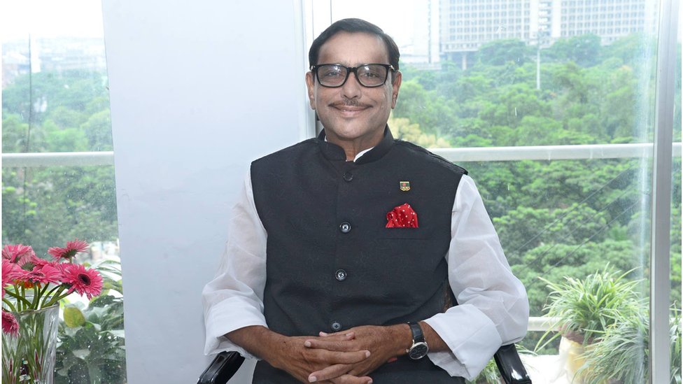 Onlayn porno quyosh kremini soradi