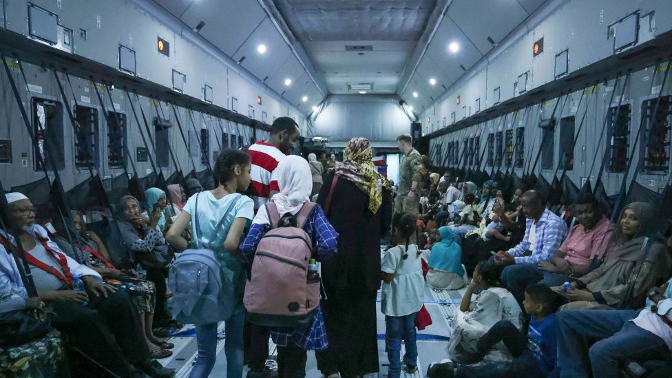 Last UK flight leaves Sudan as rescue effort ends