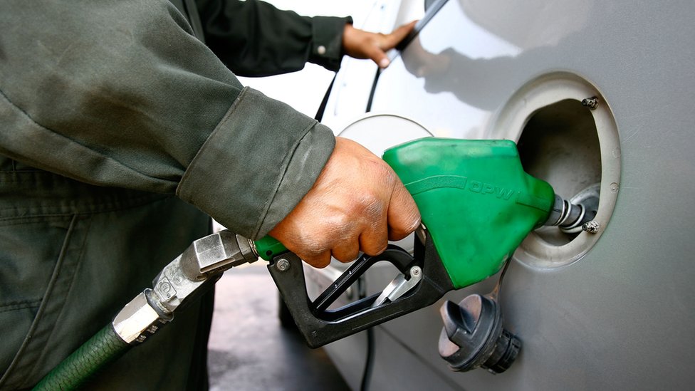 Por qué ha aumentado el precio de la gasolina en México?