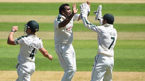 Worcs fold to hand Notts victory