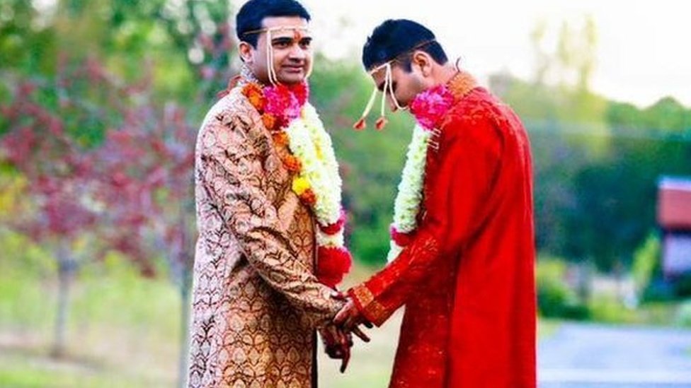 अदालत के फ़ैसले के बाद क्या समलैंगिक अब शादी कर पाएंगे? - BBC News हिंदी
