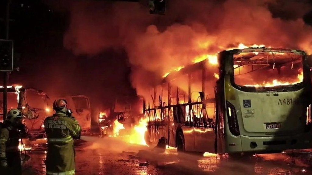 Violent clashes erupt in Rio