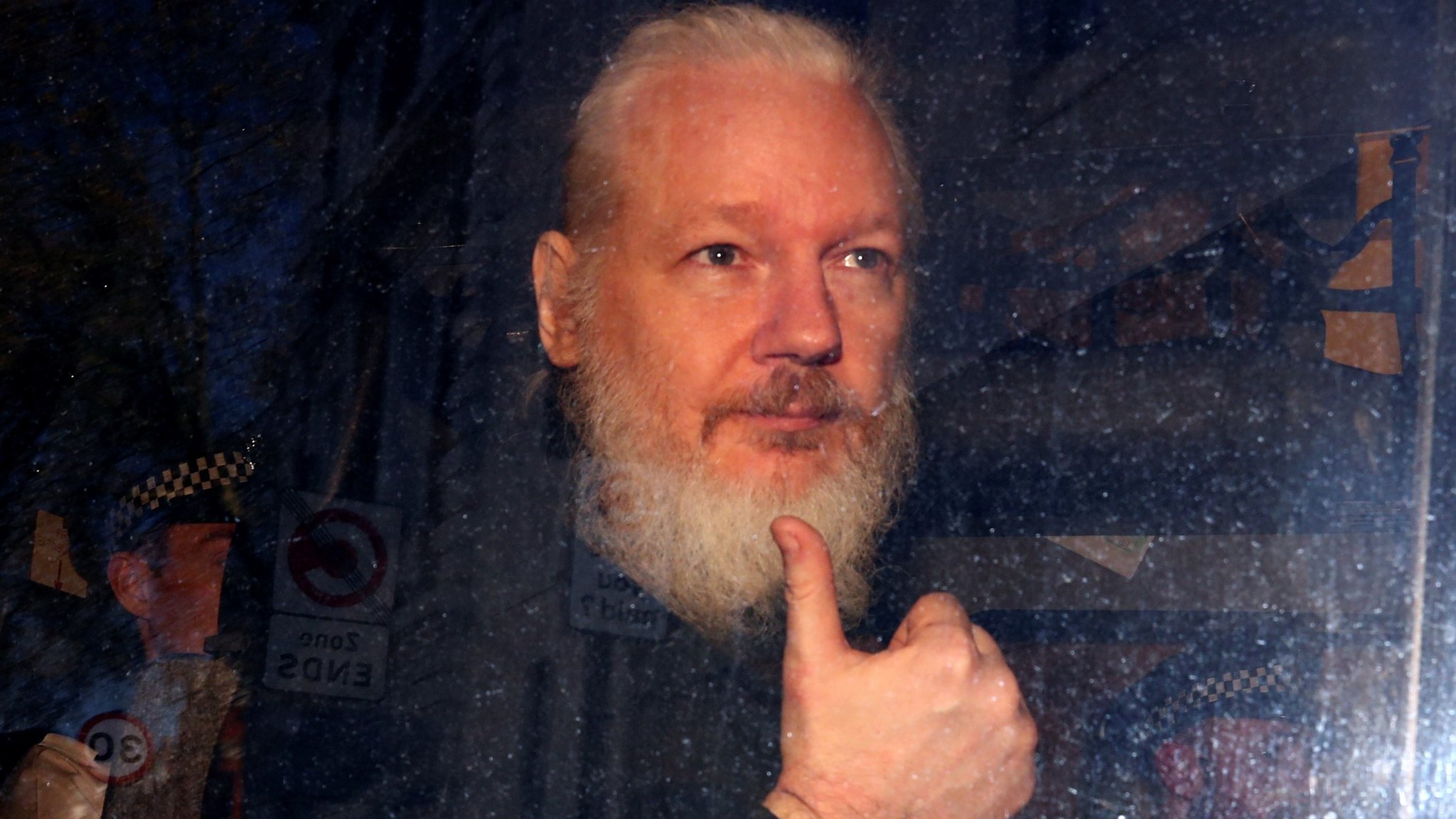 アサンジ容疑者の身柄、イギリスはアメリカに引き渡す？ - BBCニュース