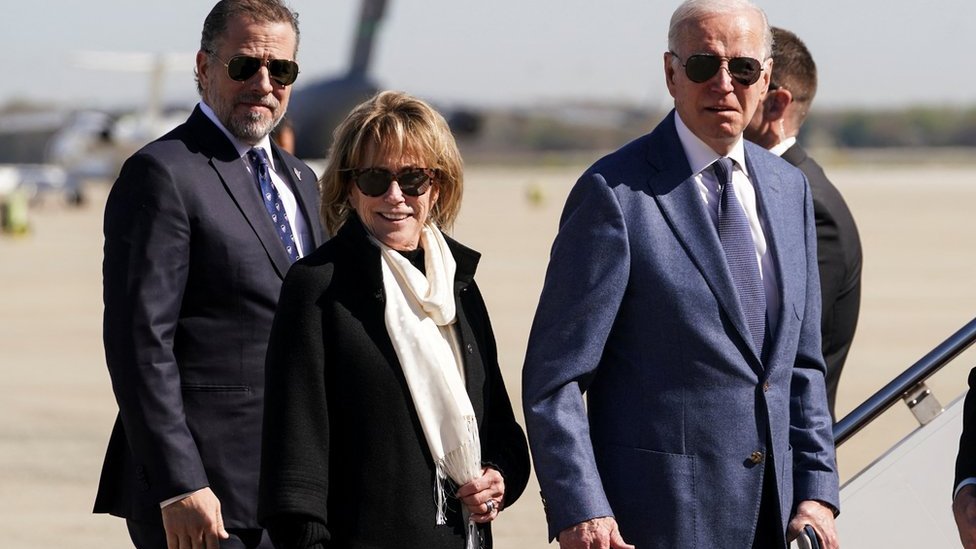 Biden aims to 'keep the peace' as he flies to Belfast