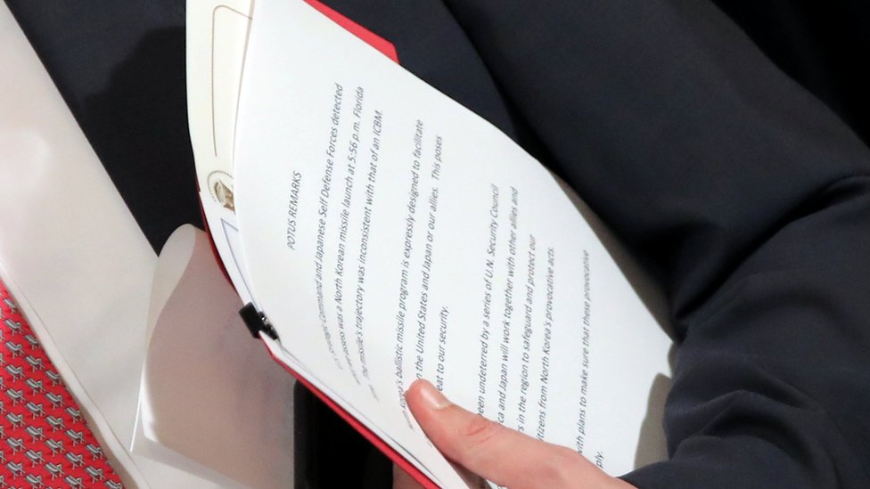 challenger！！！大統領フィギュア　トランプ大統領・安倍元総理 安倍首相、トランプ大統領相手に外交ホールインワン - BBCニュース