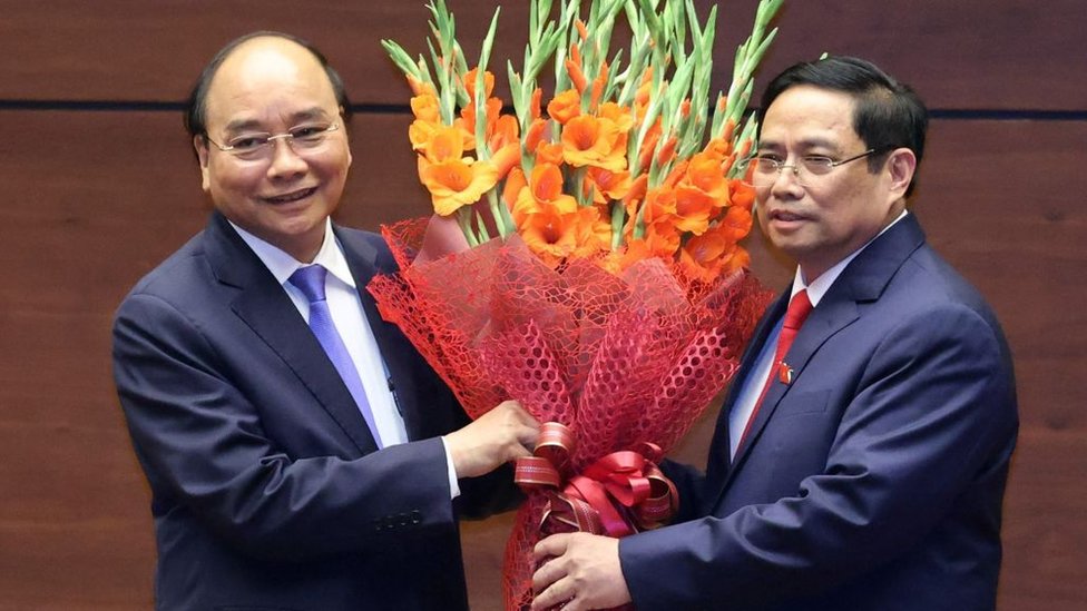 Mạng XH nói gì về tân chủ tịch Nguyễn Xuân Phúc và thủ tướng Phạm Minh  Chính? - BBC News Tiếng Việt