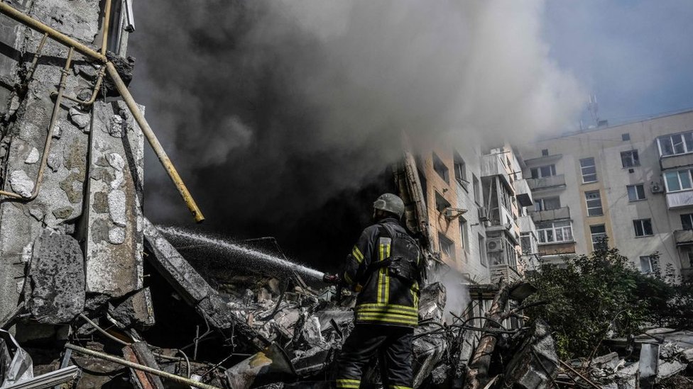 Rus qiz cums bir jamoat joyi