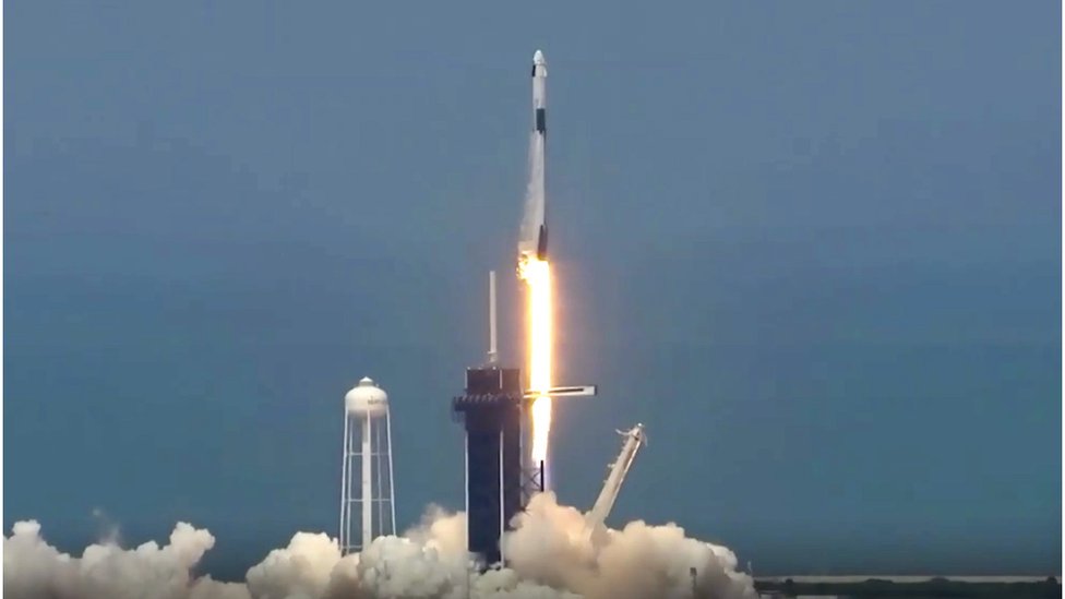 スペースXの有人宇宙船、初の打ち上げに成功 - BBCニュース