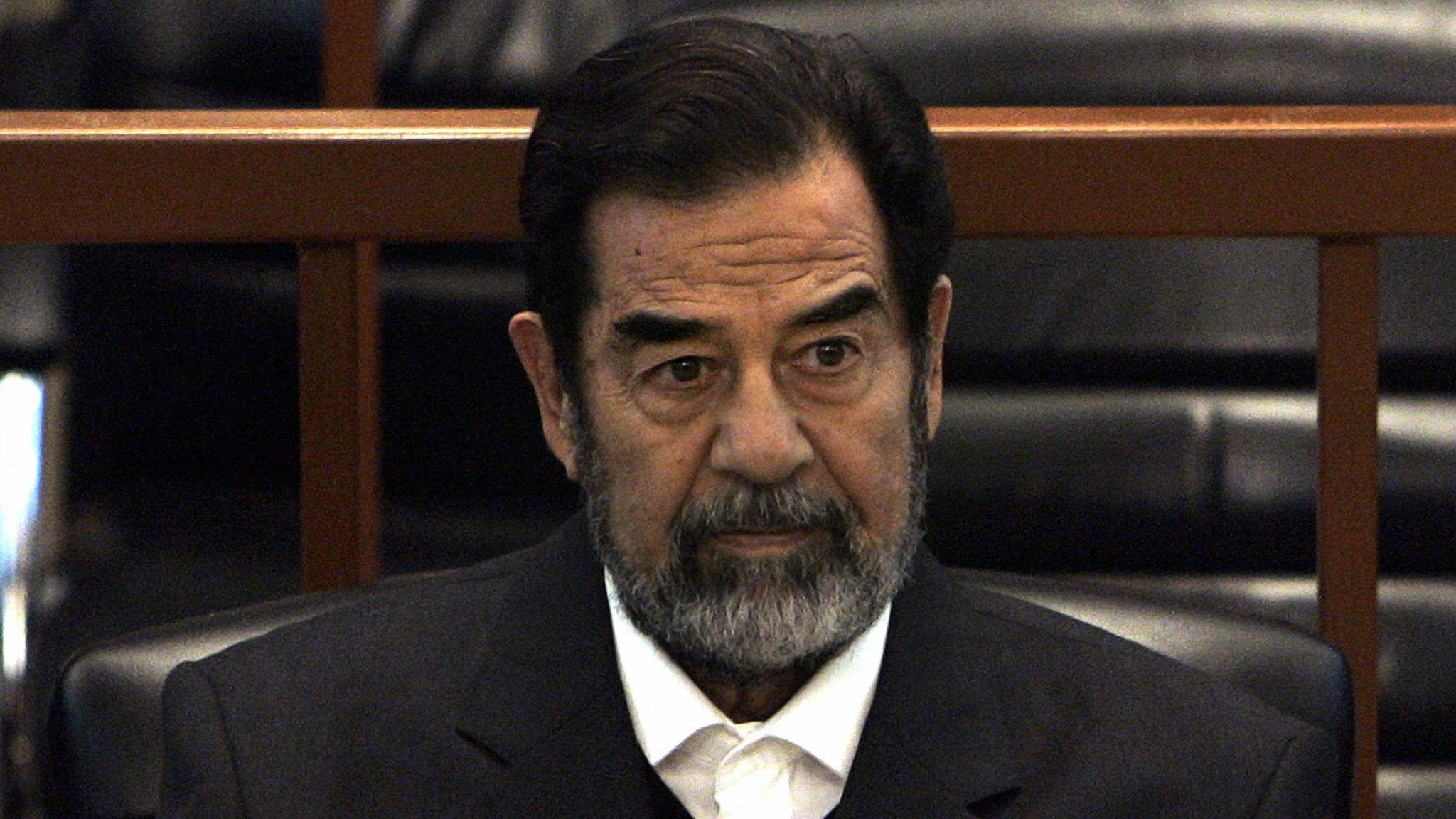 عندما ودّع الحراس الأمريكيون صدام حسين - BBC News عربي