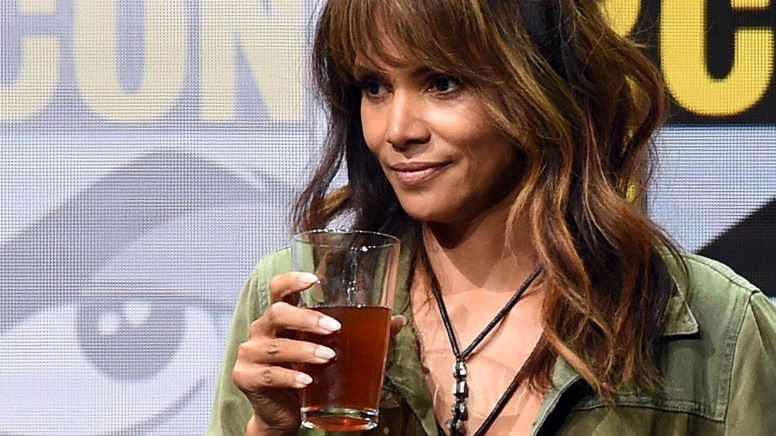 Did, Halle, Berry, drink, half, a, pint, of, whiskey, at, Kingsman, Comic-C...