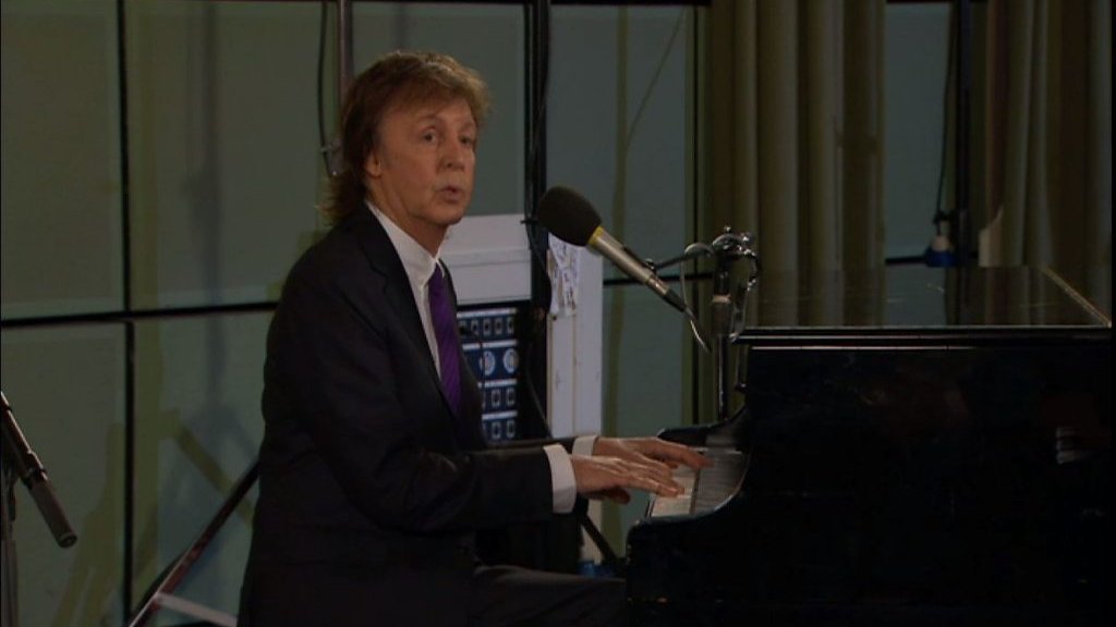 マッカートニー教授」の音楽授業 - BBCニュース