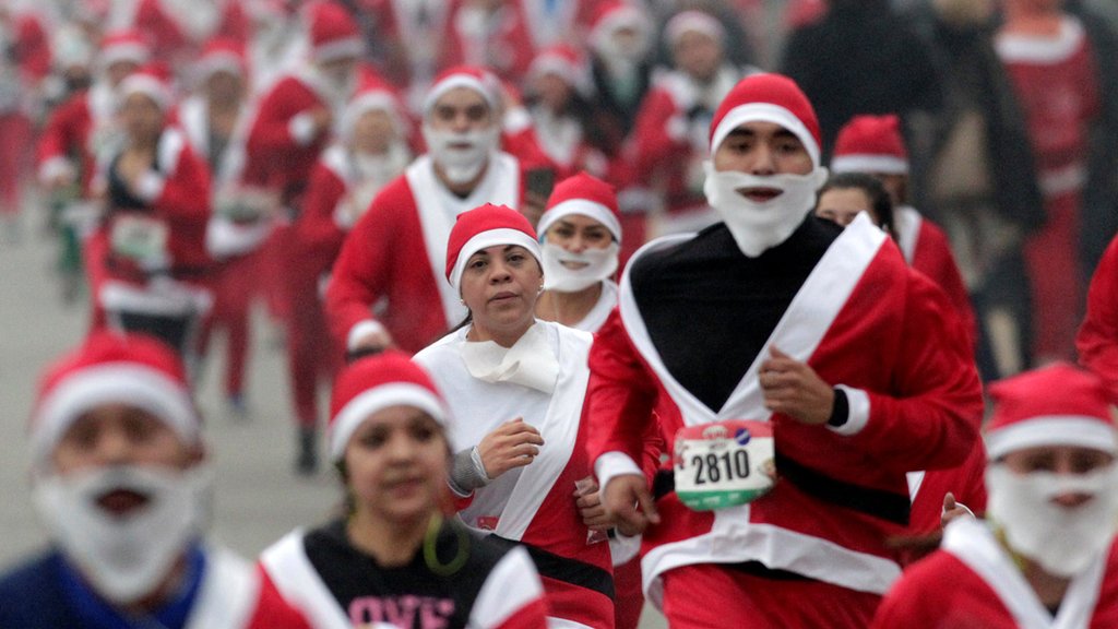 Run Santa run! Thousands dress up for race CBBC Newsround