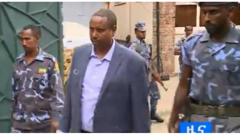 Xotin uchun gangbang porno