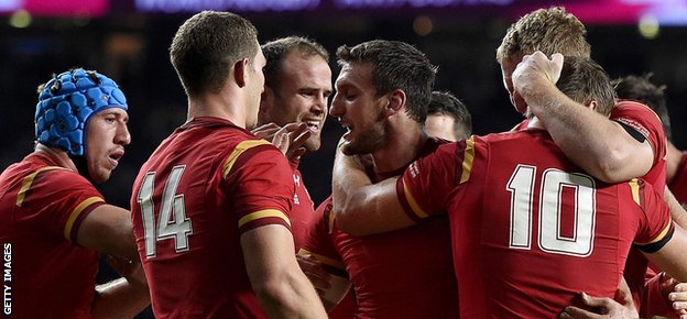 Captain Sam Warburton congratulates his players after Wales beat England