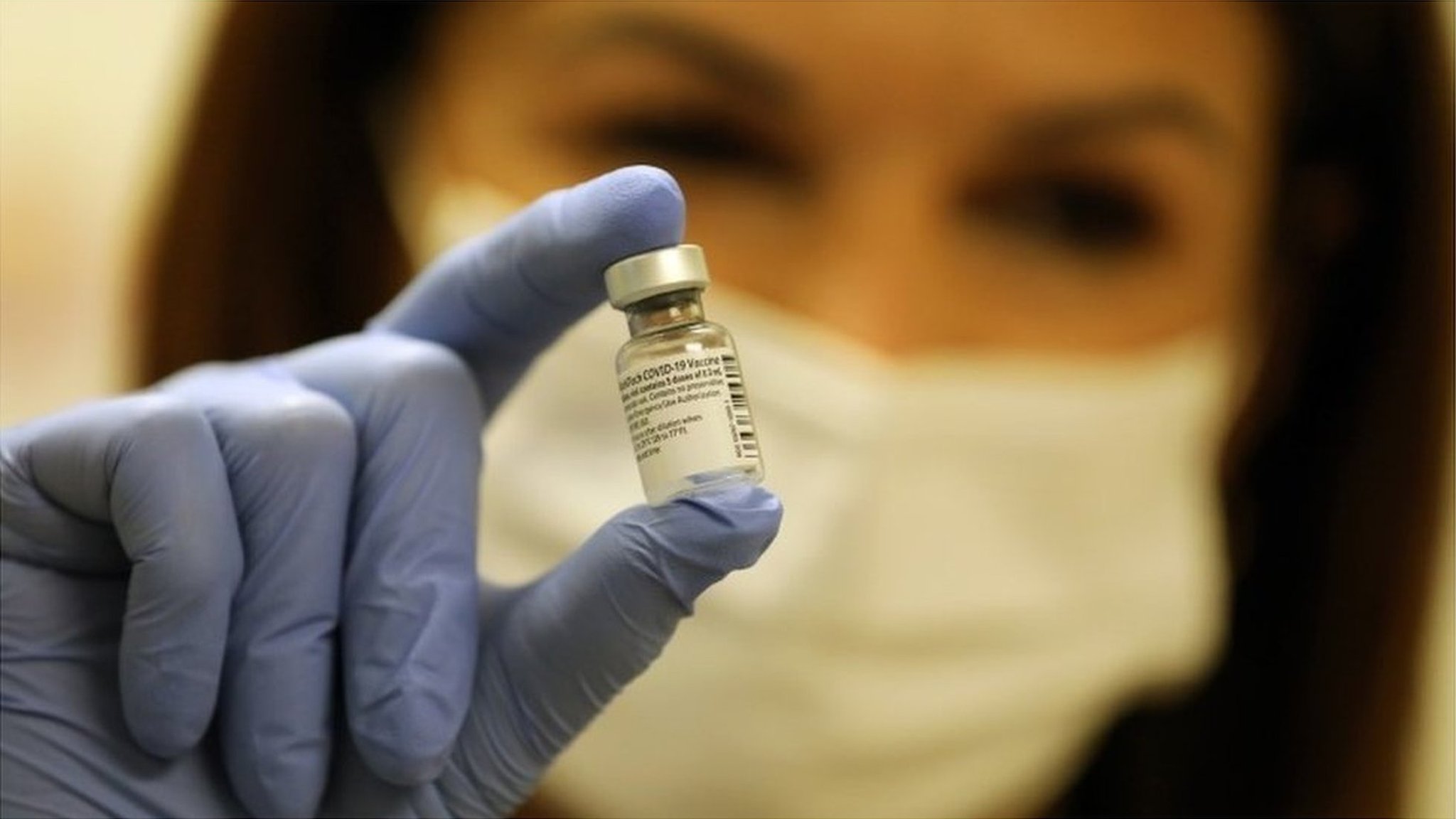 EU、ファイザー製ワクチンの使用を許可 英米に続き接種へ - BBCニュース