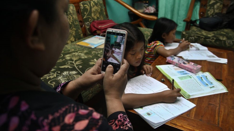 Sekolah Tatap Muka Dibuka Januari 2021 Disebut Tidak Realistis Karena Tingkat Penularan Covid 19 Di Atas 10 Dan Tidak Ada Pedoman Berperilaku Bbc News Indonesia