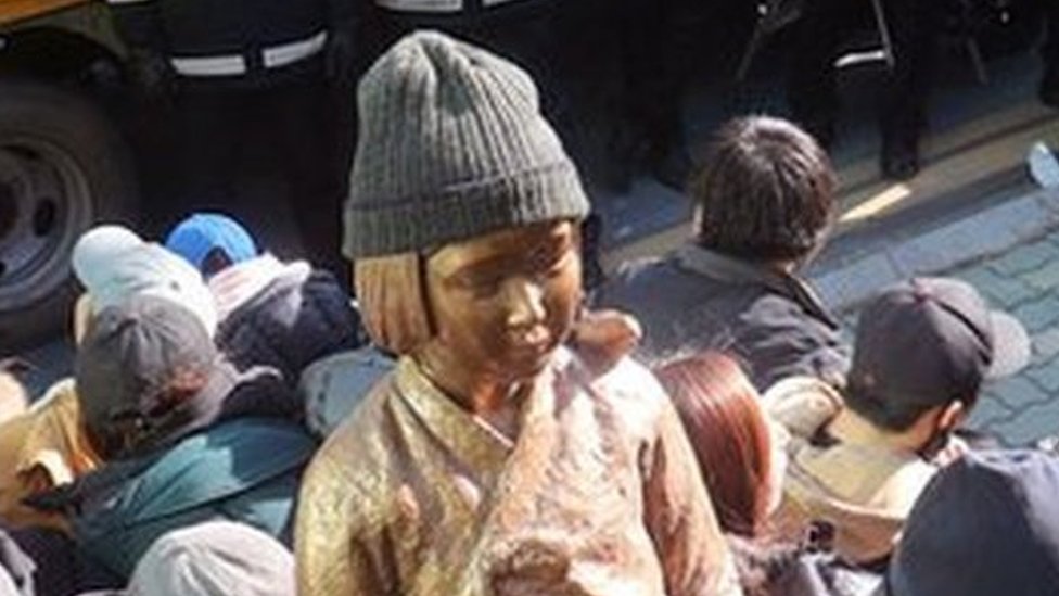 米サンフランシスコ、「慰安婦」像を正式受け入れ - BBCニュース