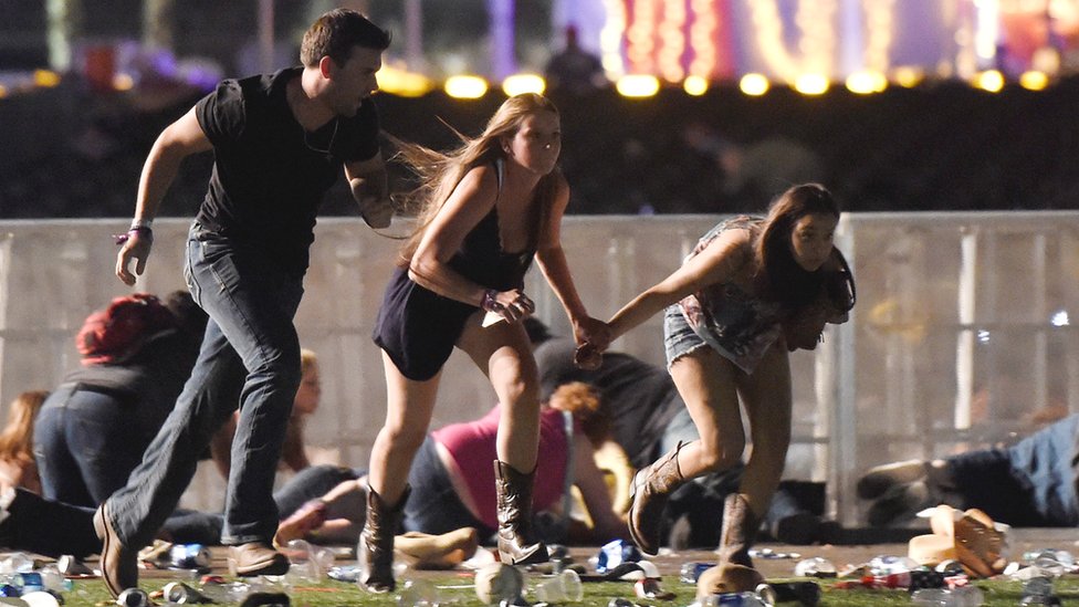 en concierto en Las Vegas deja al menos 58 muertos y más de 500 heridos, el más mortal en la historia reciente de Estados Unidos - BBC News Mundo