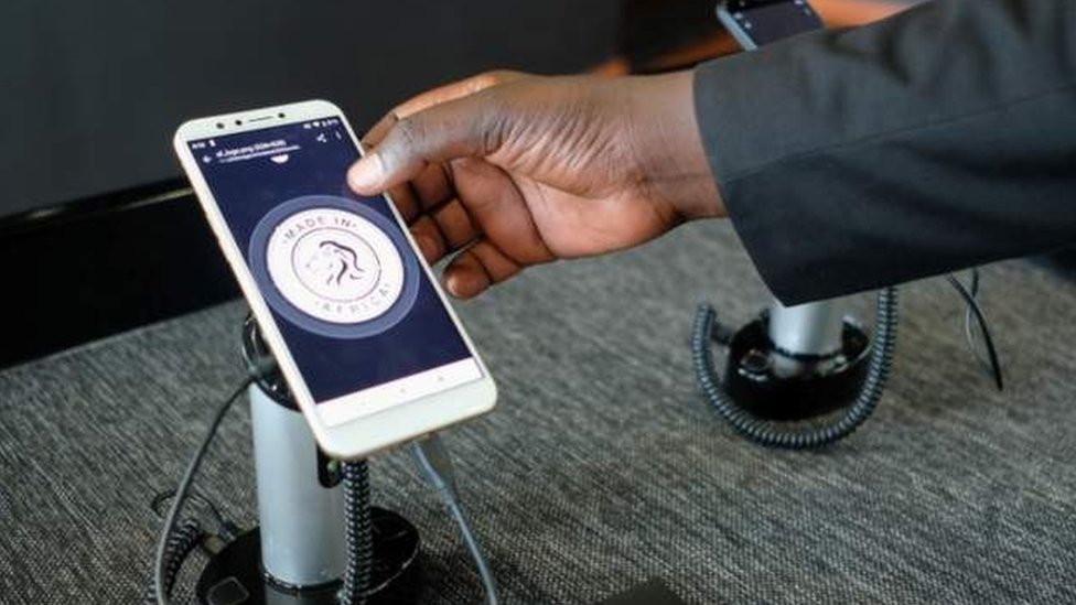Téléphone portable à manuelle d'urgence Dynamo Rwanda