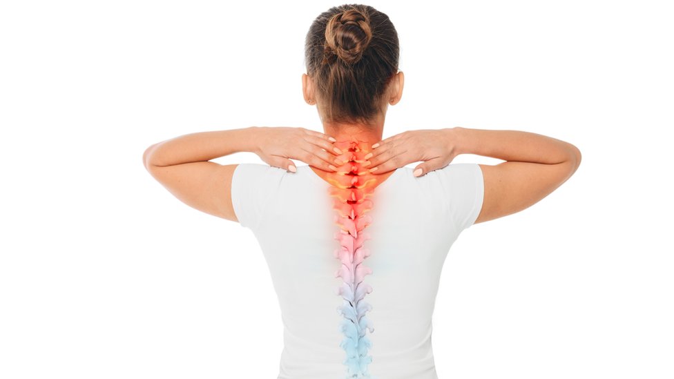 Por qué la vida moderna nos da dolor de espalda (y qué sencillos  movimientos pueden evitar que necesitemos cirugía) - BBC News Mundo