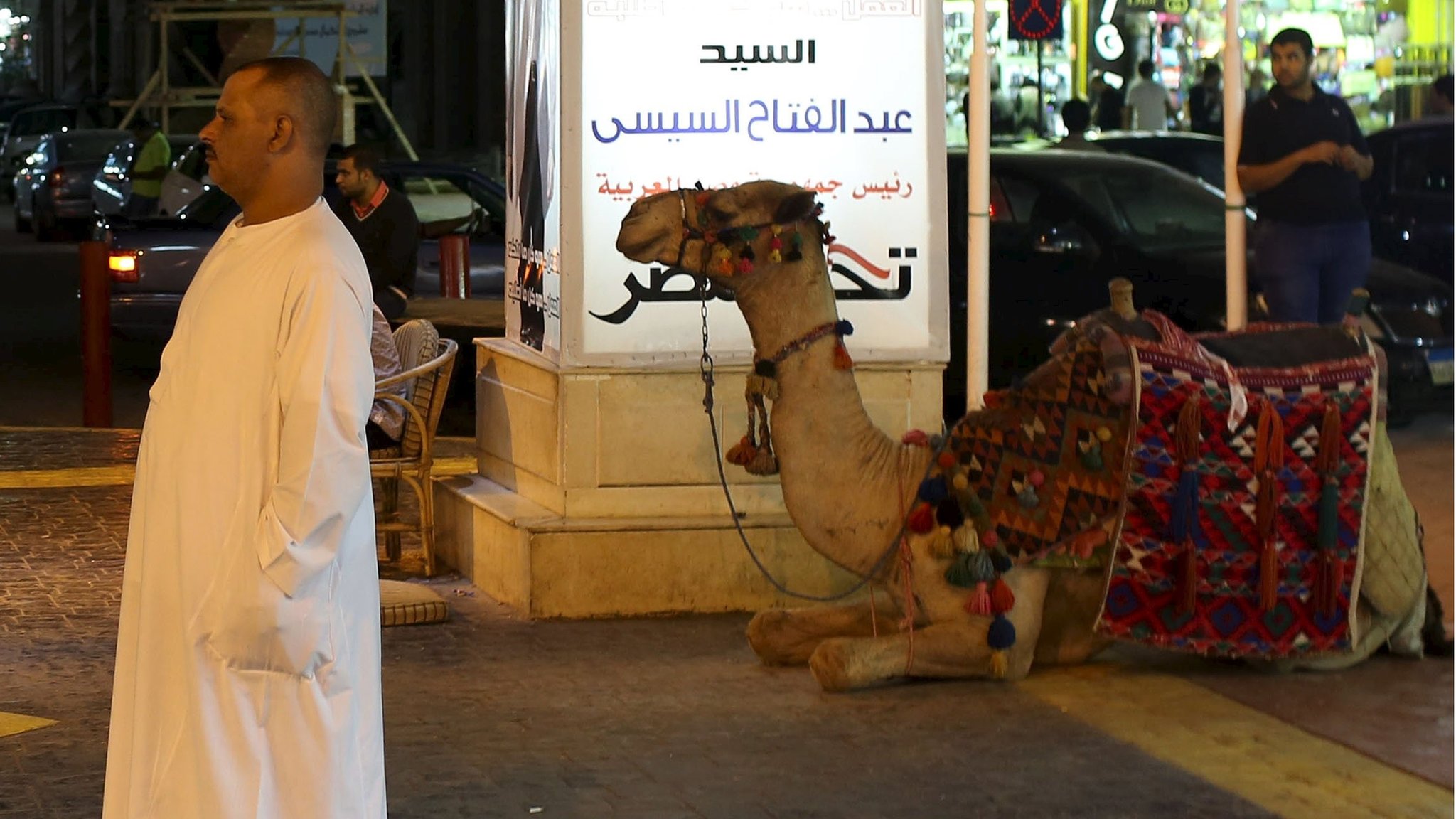 エジプト・ピラミッド近くで爆発、16人負傷 観光バス狙ったか - BBC エジプト・ピラミッド近くで爆発、16人負傷 観光バス狙ったか - BBC