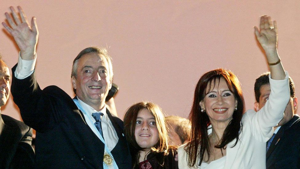 Néstor Kirchner asumió en 2003 y, en parte gracias al alto precio de la soja, logró estabilizar durante al menos una década a la economía argentina.