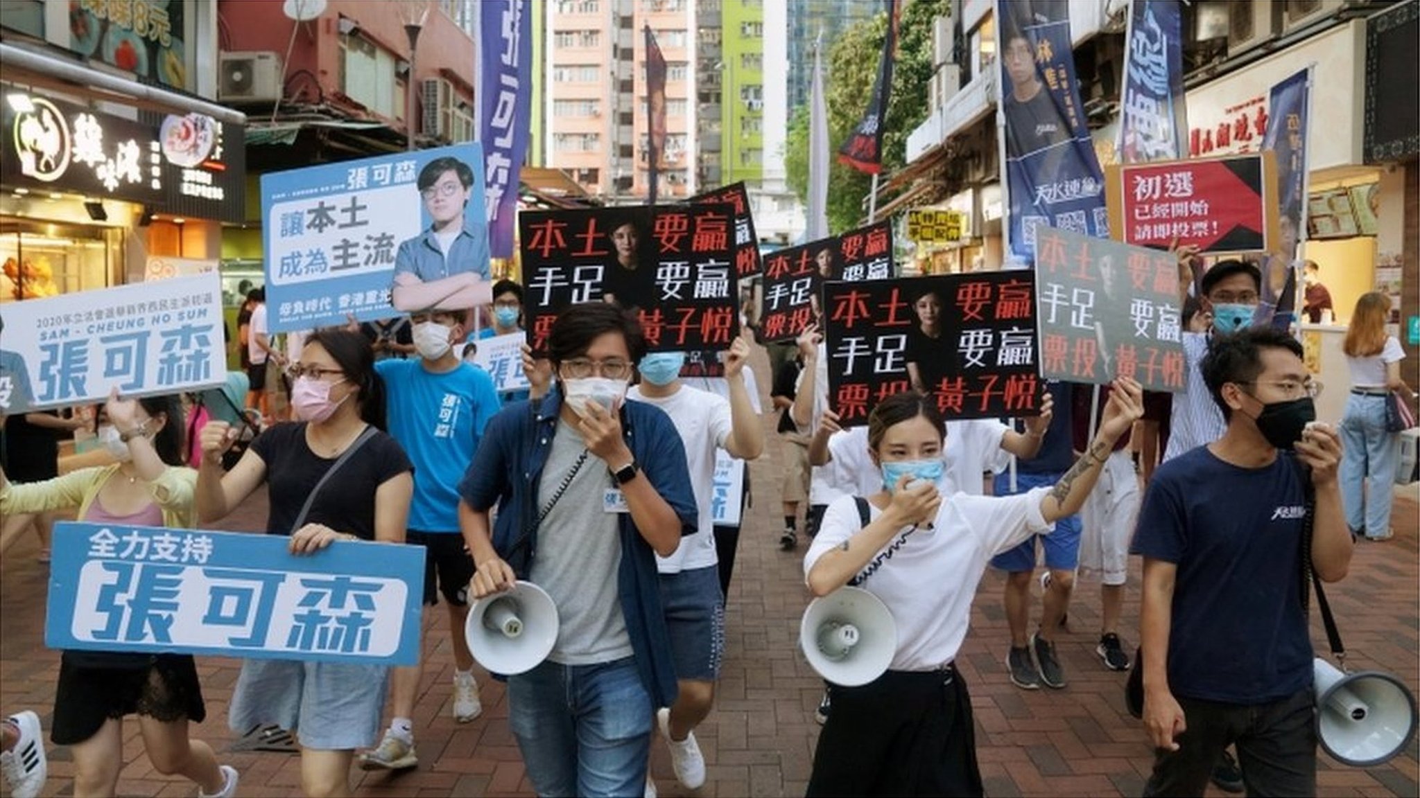 香港警察が民主派50人超を逮捕、国安法違反容疑で＝地元メディア - BBC