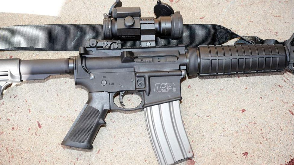 Arma que utilizó James Holmes.