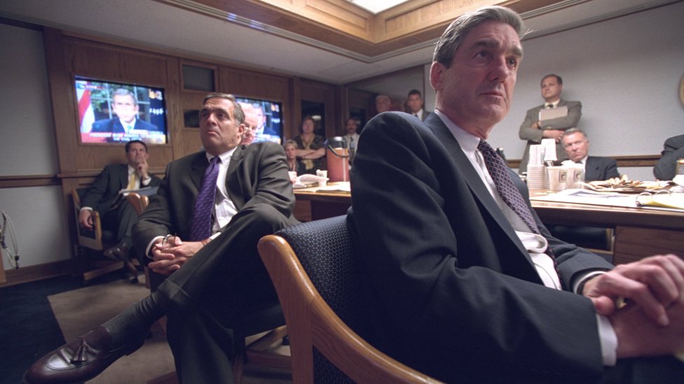 Jefes de la CIA y el FBI escuchan al presidente George W. Bush tras los ataques del 11 de septiembre de 2001 desde el búnker de abajo de la Casa Blanca. (Foto: Archivos Nacionales de EE.UU.)