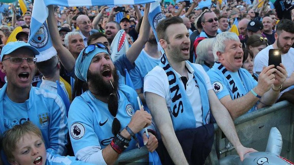 Las verdaderas razones por las que las camisetas de de fútbol son tan caras - BBC News