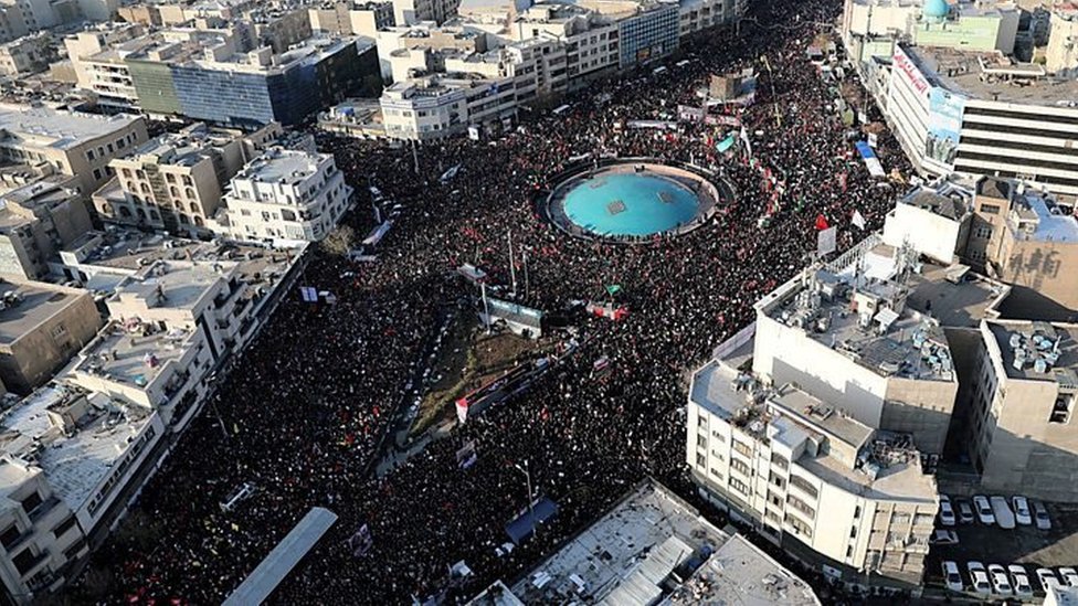 Miss World porno tomosha qiling Porno filmda parda ortida vizajist taqib qilinadi.