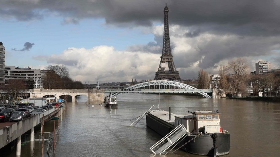 Ancaman banjir di Paris dengan meluapnya Sungai Seine