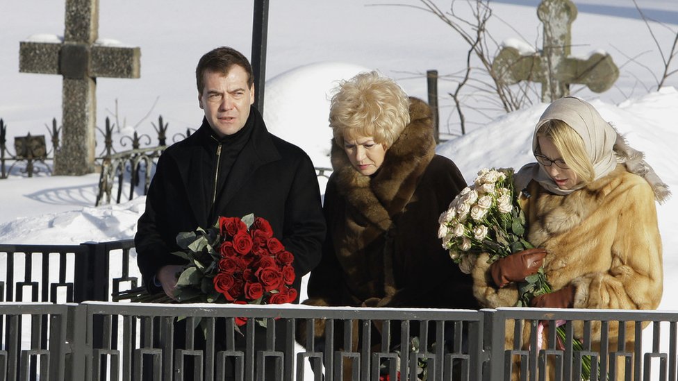 Dmitry Medvedev, Lyudmila Narusova y su hija Ksenia.