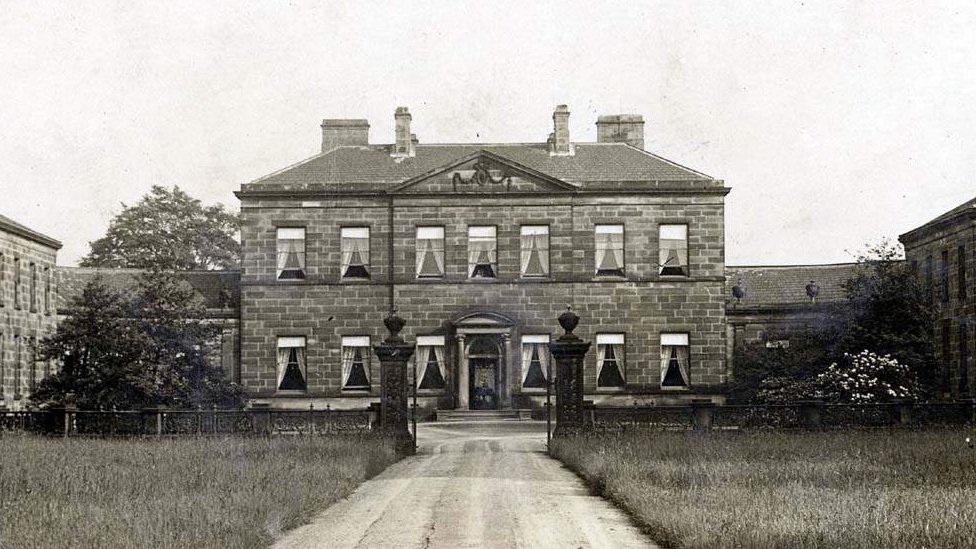 Жаңадан бастаған лесбиянкалар тыңшылық жасады