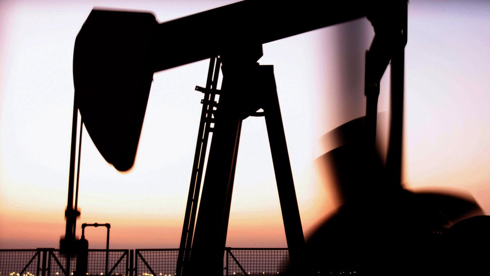 _91416512_oilpumpap.jpg