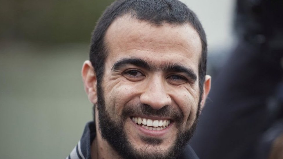 Omar Khadr sonriendo