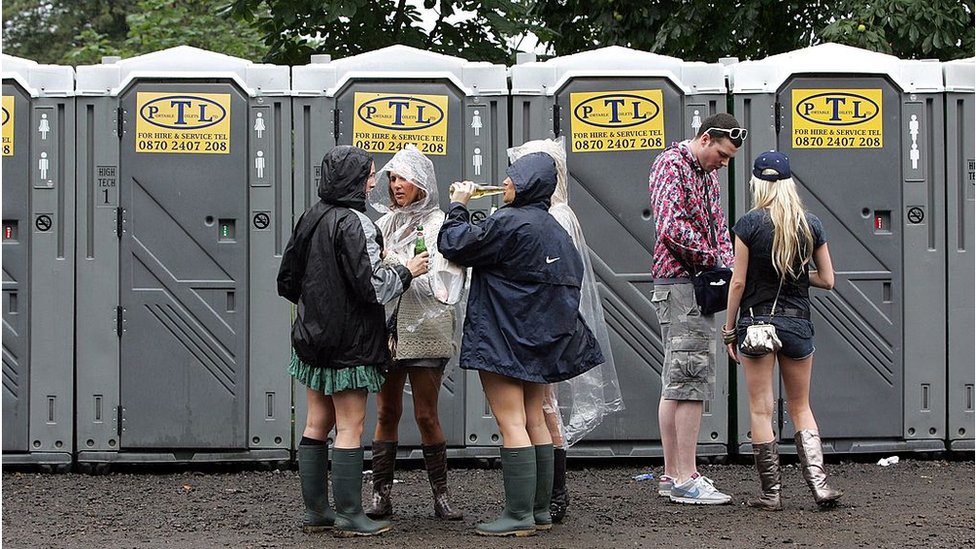 Baños portátiles en un festival