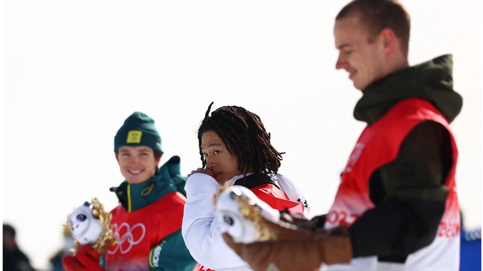 北京冬季五輪】 平野歩夢が金メダル スノーボード男子ハーフパイプ - BBCニュース