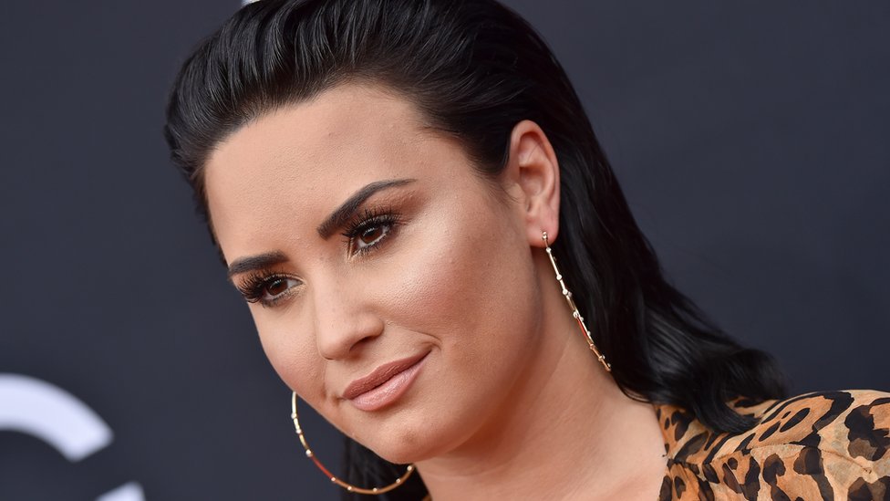 Confira Alguns Dos Premios Que A Cantora Demi Lovato Ja Recebeu Em Sua Carreira Atrevidinha Star