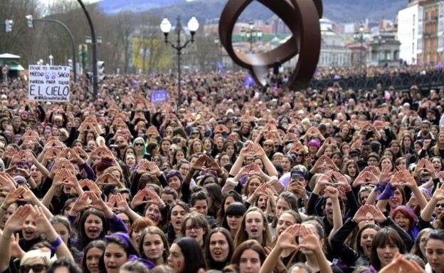 西班牙「女權主義罷工」，抗議性別歧視和性騷擾。