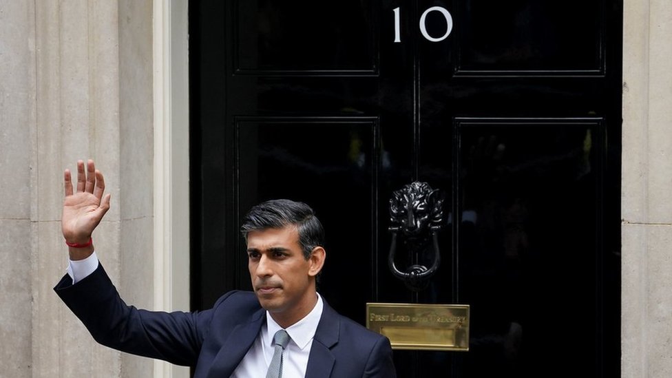 スーナク英首相、新内閣を発足 党の団結を重視 - BBCニュース