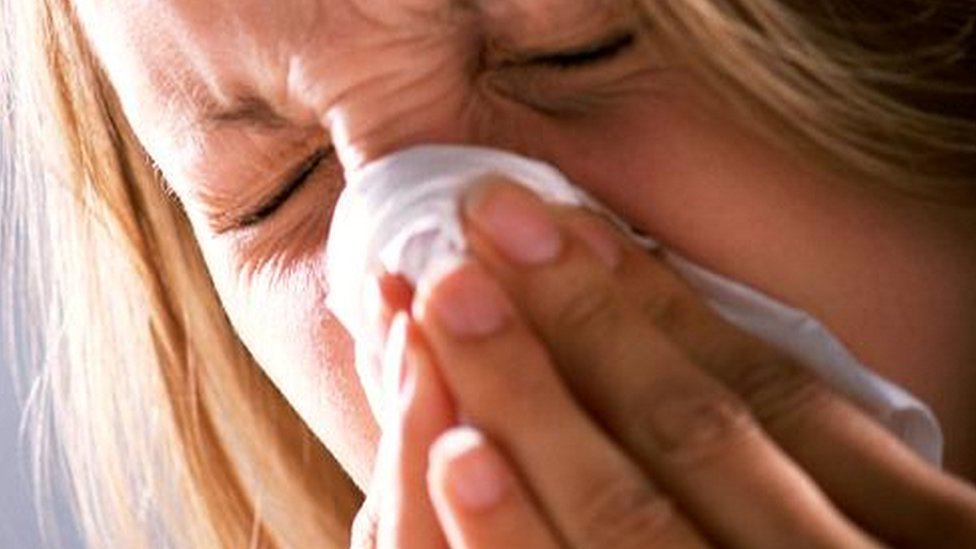 O que fazer - e não fazer - quando se está com gripe ou resfriado - BBC  News Brasil
