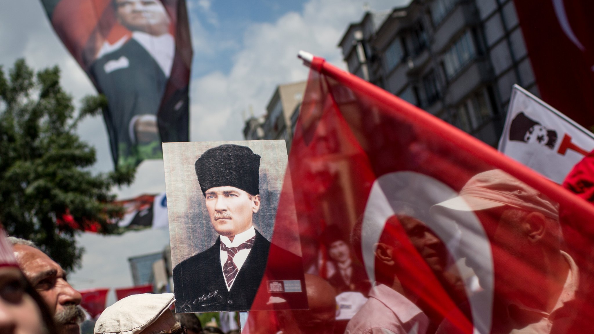 كمال أتاتورك: "أبو الأتراك" الذي تحيي تركيا ذكراه - BBC News عربي
