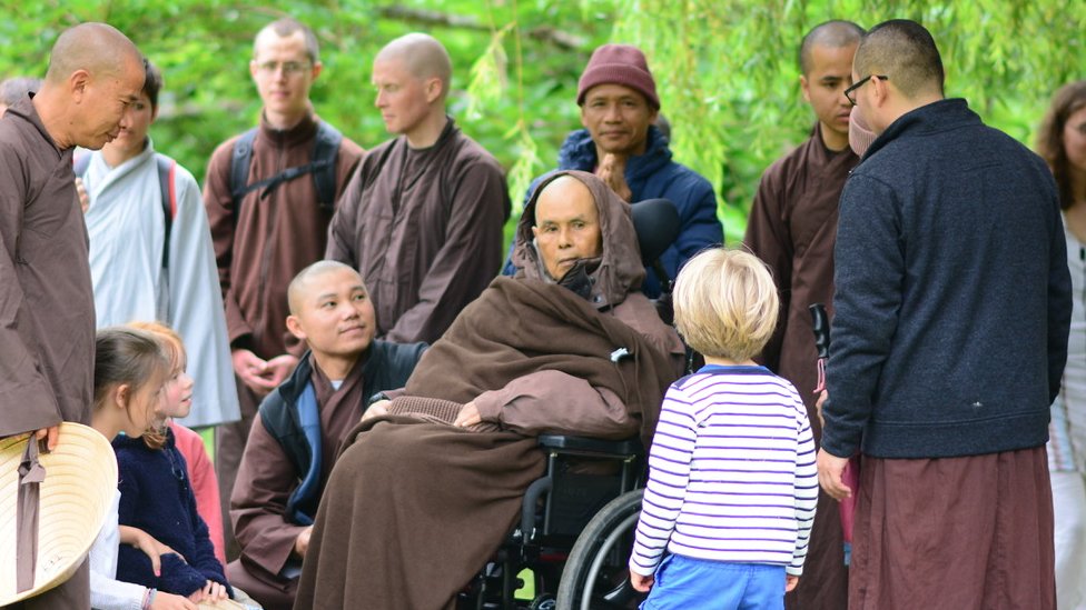 Phật giáo Làng Mai và cơ hội trở lại - BBC News Tiếng Việt