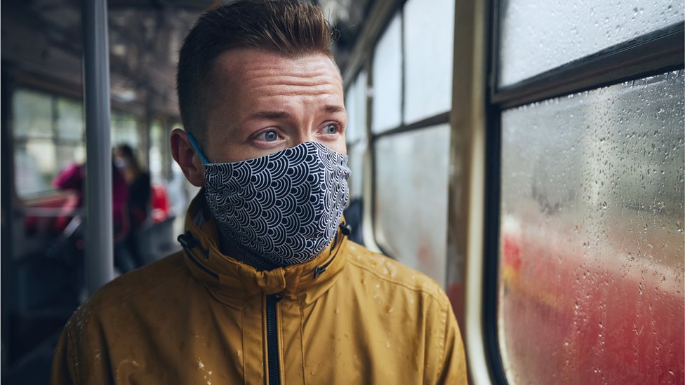 People with a virus 'should wear masks in public'
